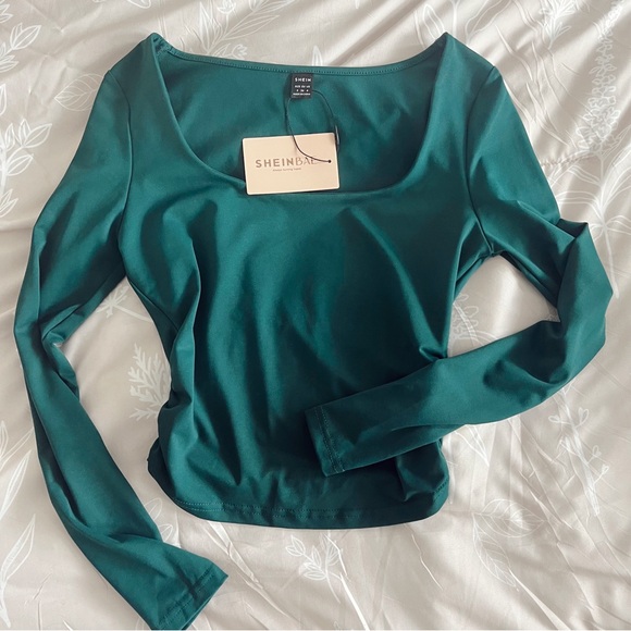 SHEIN Tops - emerald green shein top